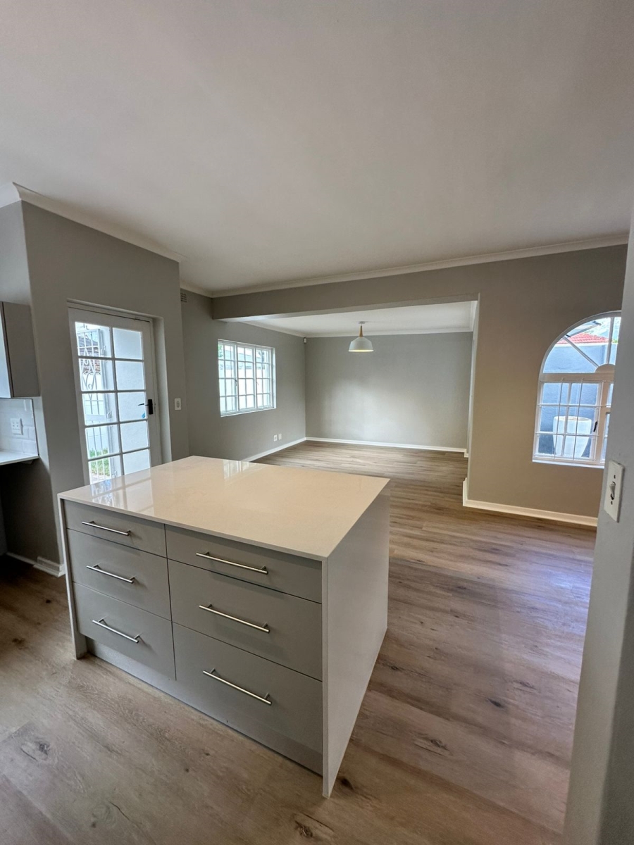 To Let 1 Bedroom Property for Rent in Harfield Village Western Cape